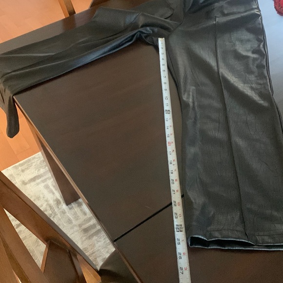 Joie Vegan Faux Leather Alligator Print Tummy Control Black Pants Size M - Picture 10 of 15